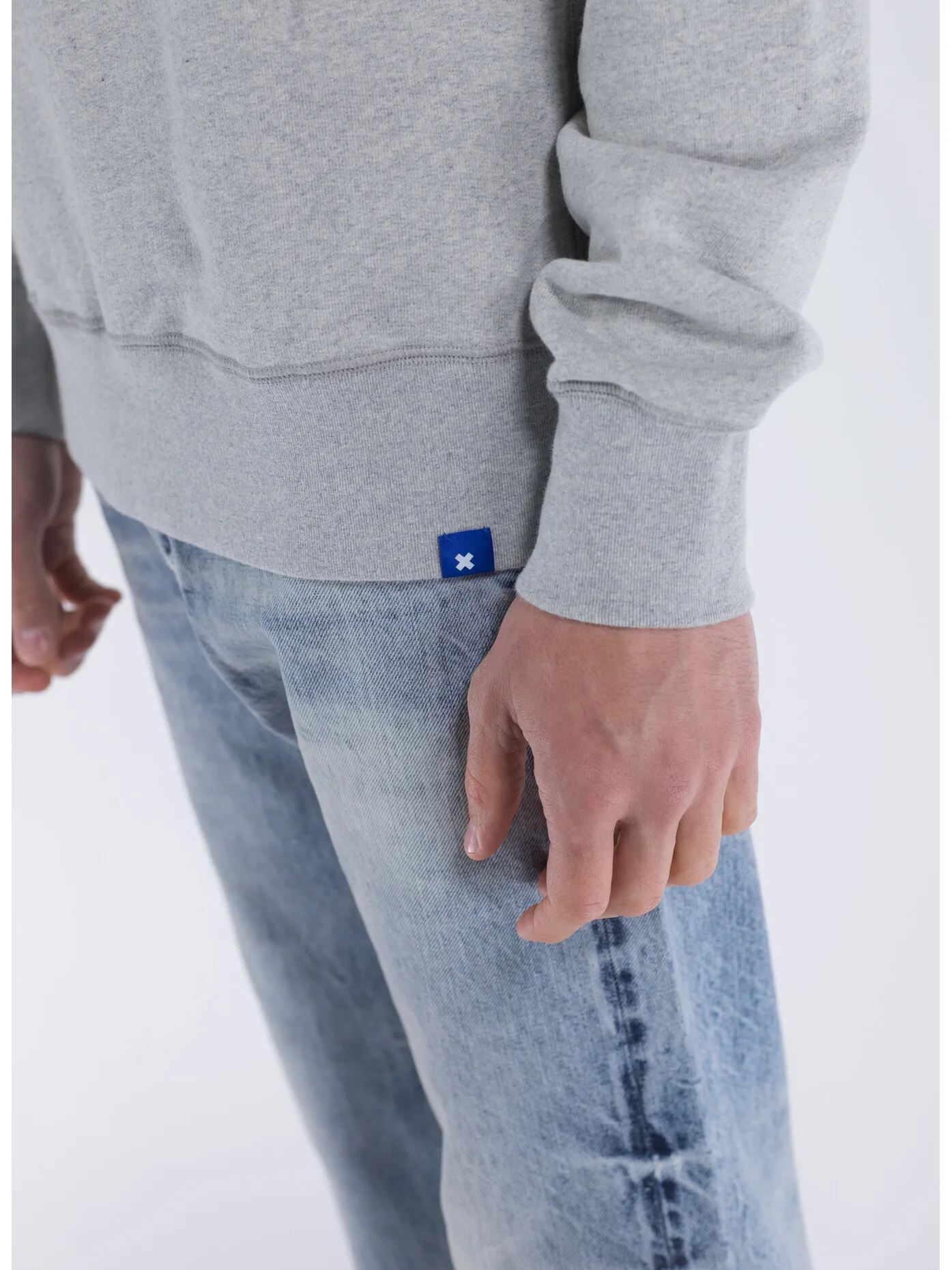     -DESMORE    -FELPA DESMORE CREWNECK-