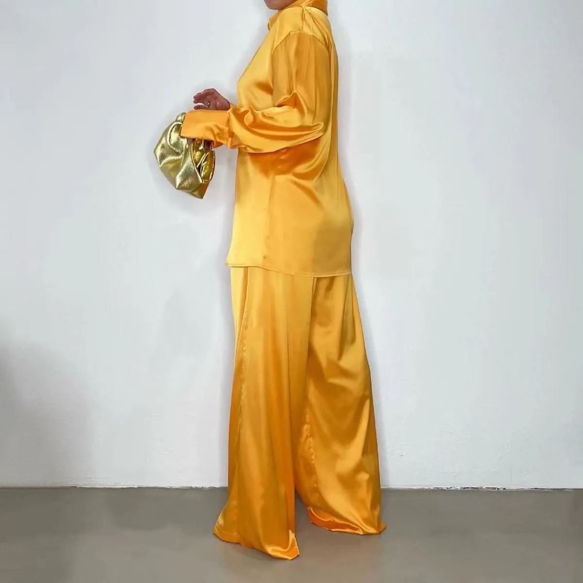 2022 Set coordinati da donna eleganti in raso Camicia a maniche lunghe casual Pantaloni dritti Abito femminile Solido allentato