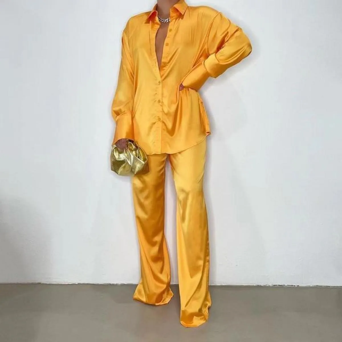 2022 Set coordinati da donna eleganti in raso Camicia a maniche lunghe casual Pantaloni dritti Abito femminile Solido allentato