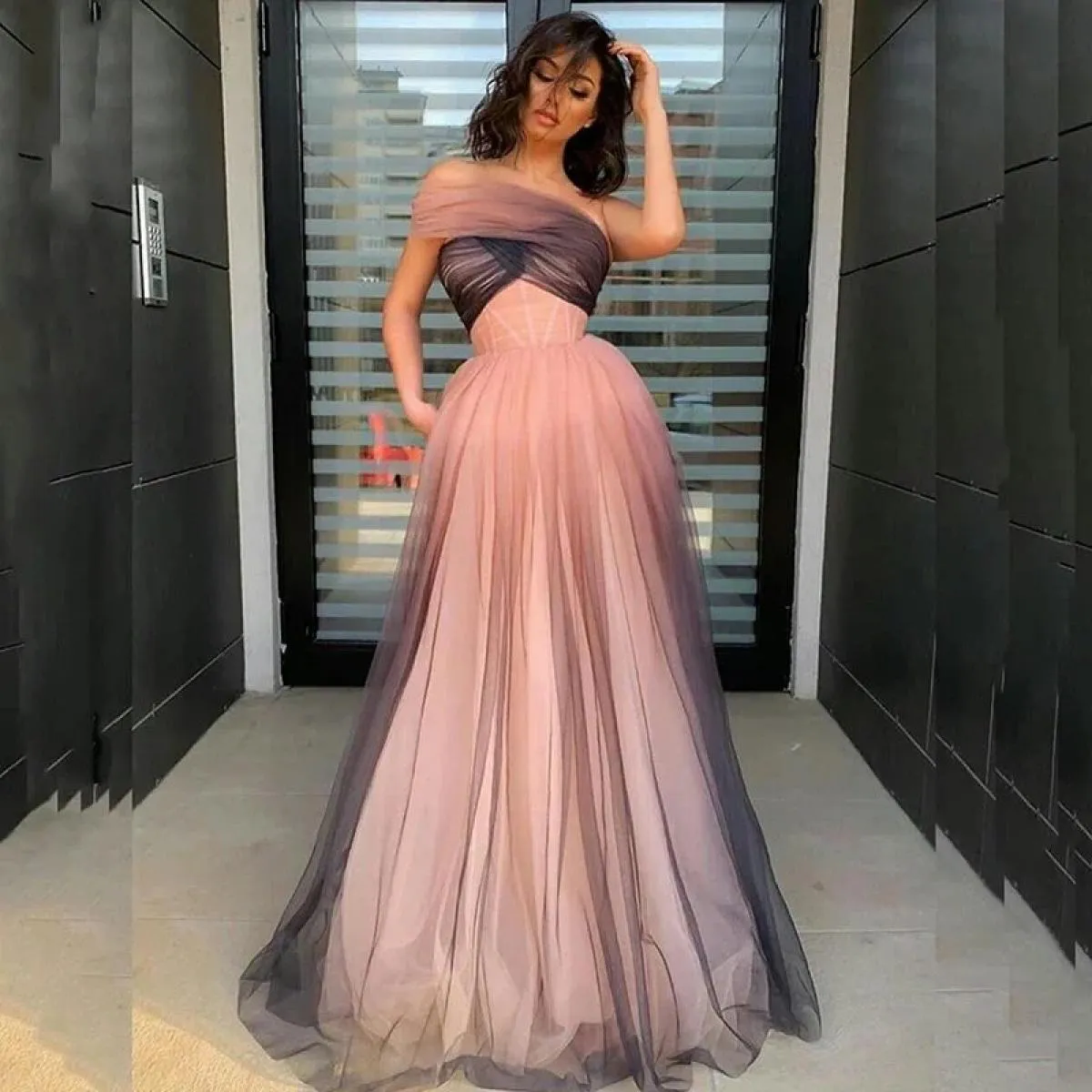 Abiti da donna per le donne, feste, matrimoni, sera, abiti da laurea, abiti da ballo, abiti eleganti, formali, lunghi, cocktail