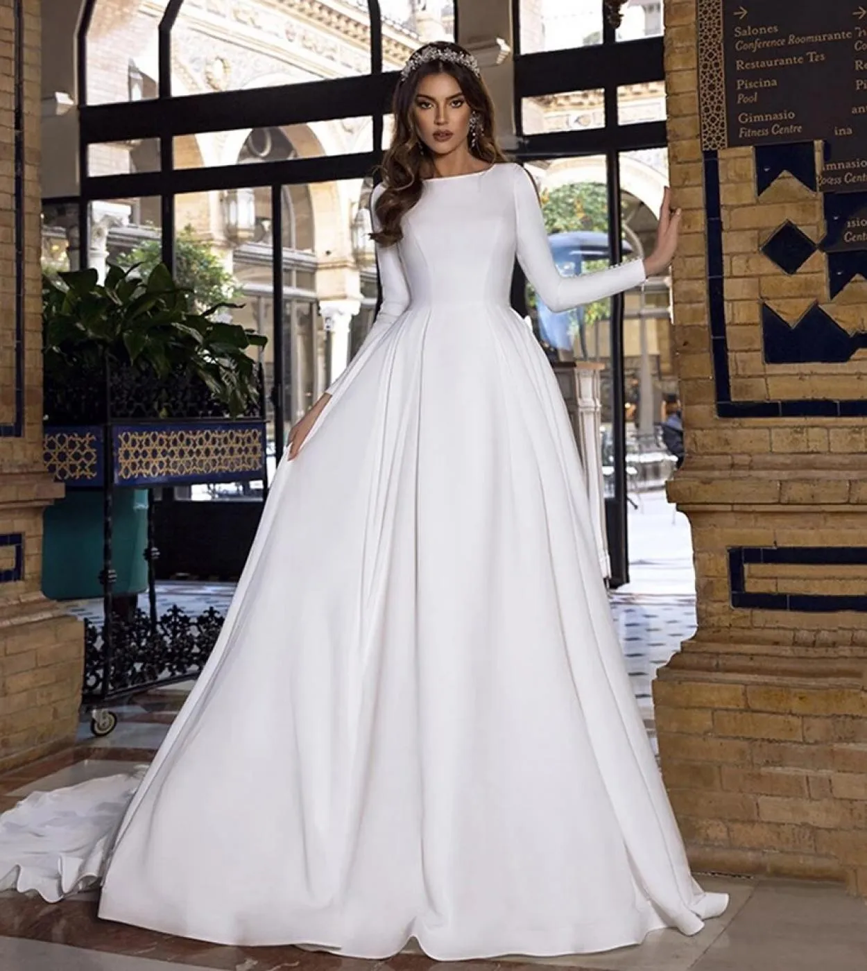 Abiti da sposa in raso semplici Abiti da sposa eleganti da donna con scollo rotondo Principessa Prom Abiti da sposa a maniche lu