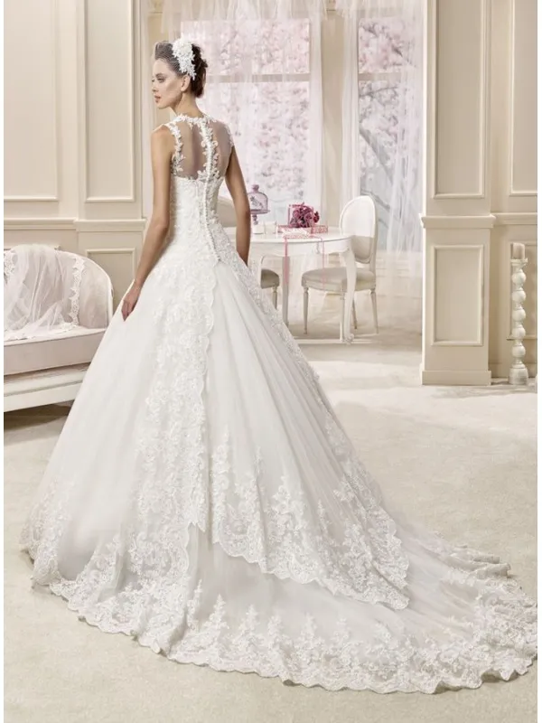 Abito da Sposa con bustino in pizzo e reggiseno interno e gonna ampia di pizzo