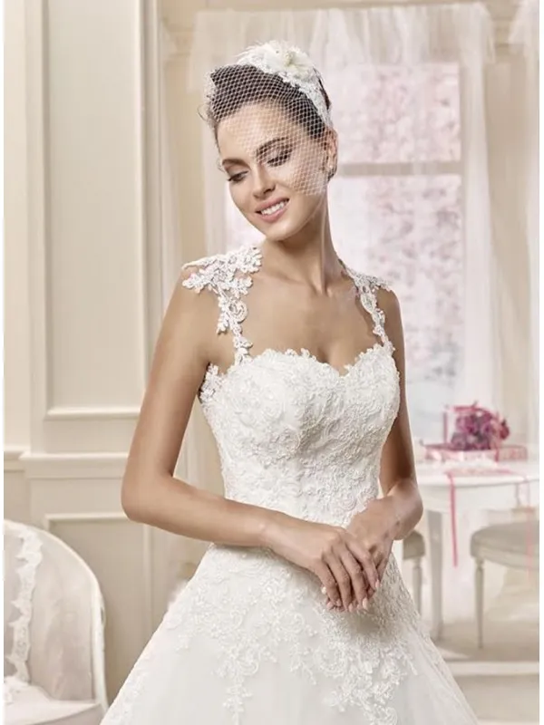 Abito da Sposa con bustino in pizzo e reggiseno interno e gonna ampia di pizzo