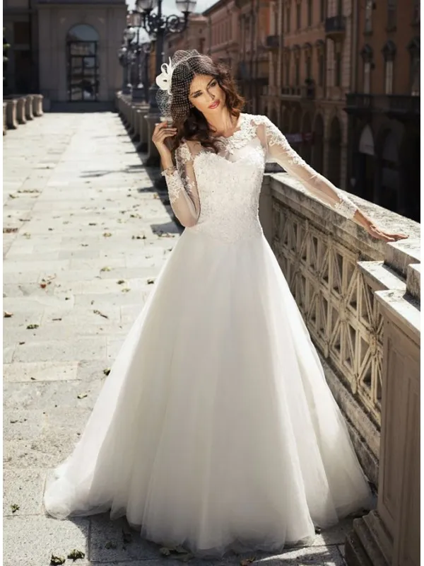 Abito da Sposa con corpetto in Pizzo gonna in Tulle vaporosa e Maniche di Pizzo