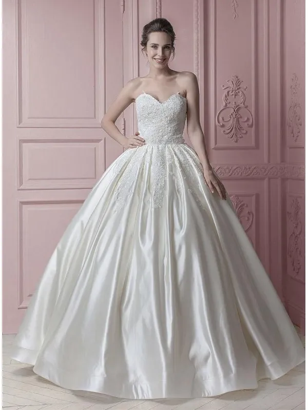 Abito da sposa principesco collezione 2019 in mikado con corpetto in pizzo