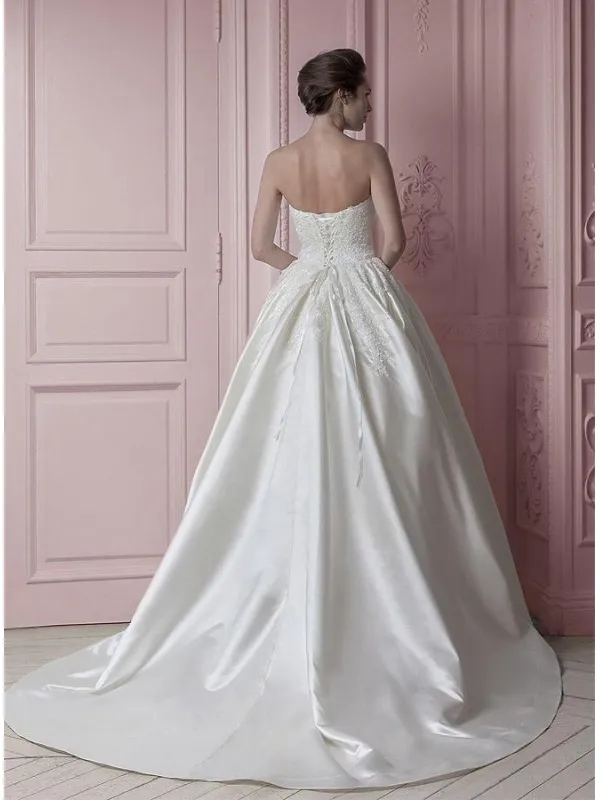 Abito da sposa principesco collezione 2019 in mikado con corpetto in pizzo