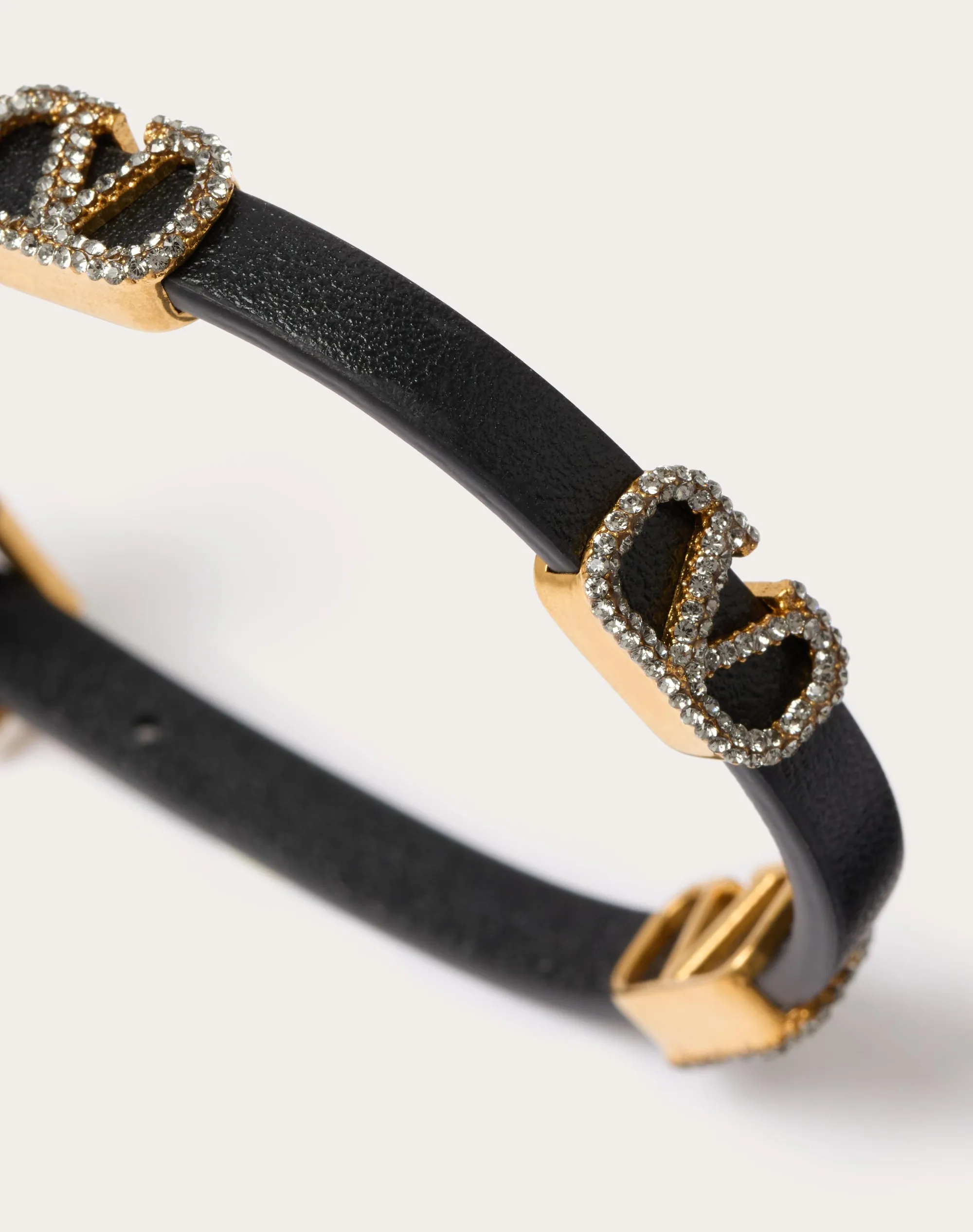BRACCIALE VLOGO SIGNATURE VALENTINO GARAVANI IN PELLE E CRISTALLI
