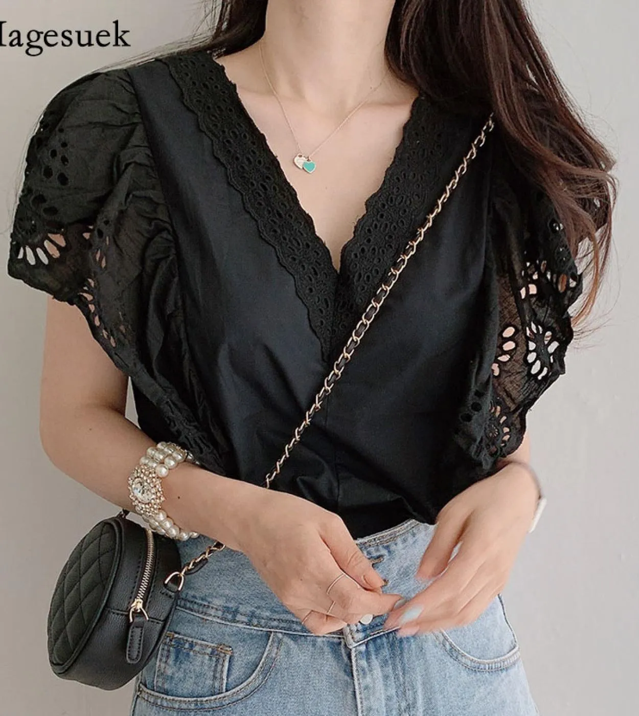 Camicetta da donna stile scava fuori maniche volanti top nuovo scollo a V profondo clavicola esposta eleganti cuciture in pizzo