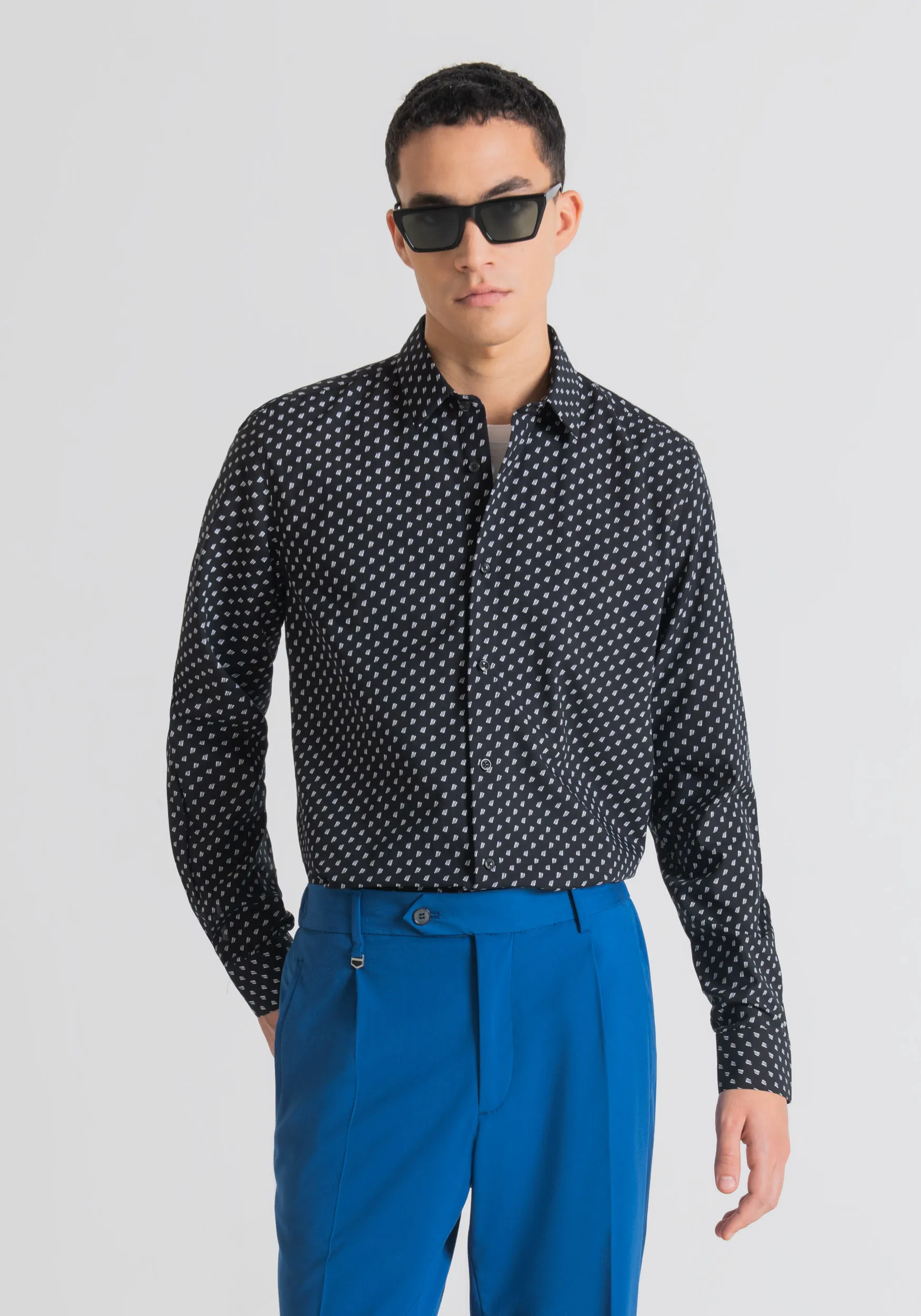 CAMICIA STRAIGHT FIT CON MICROFANTASIA ALL OVER