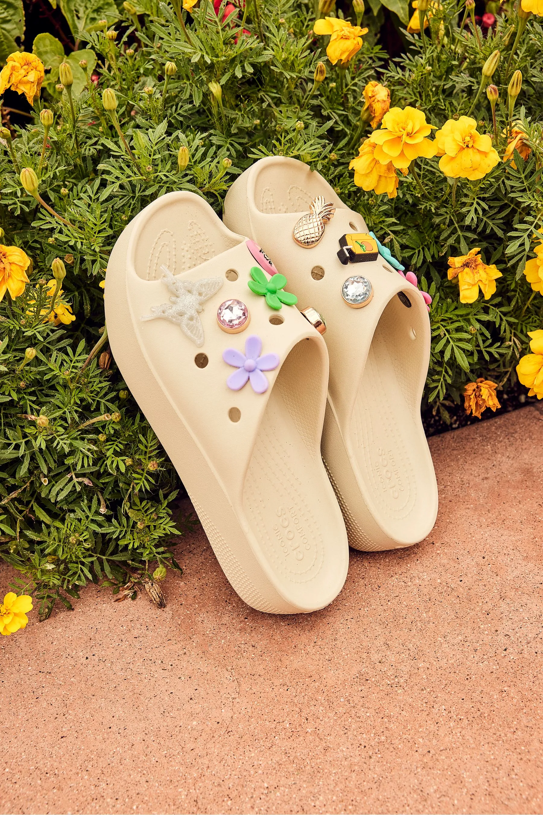 Crocs - Sandali a ciabatte classiche con plateau