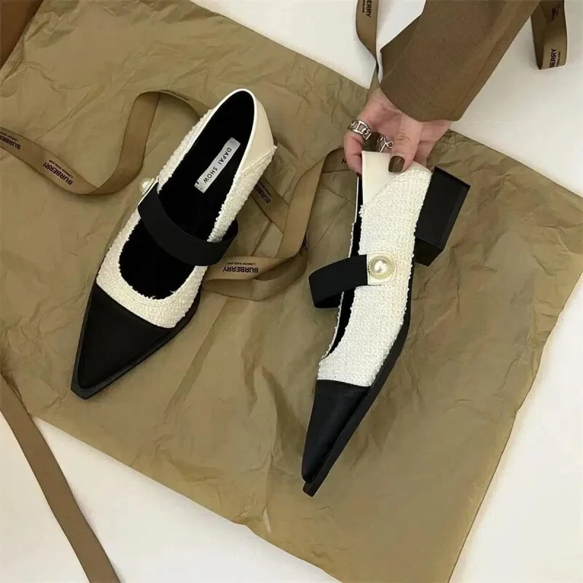 Moda tacco basso nuove 2024 primavera rete rossa scarpe singole pantofole tacco basso scarpe da donna scarpe da viaggio scarpe d