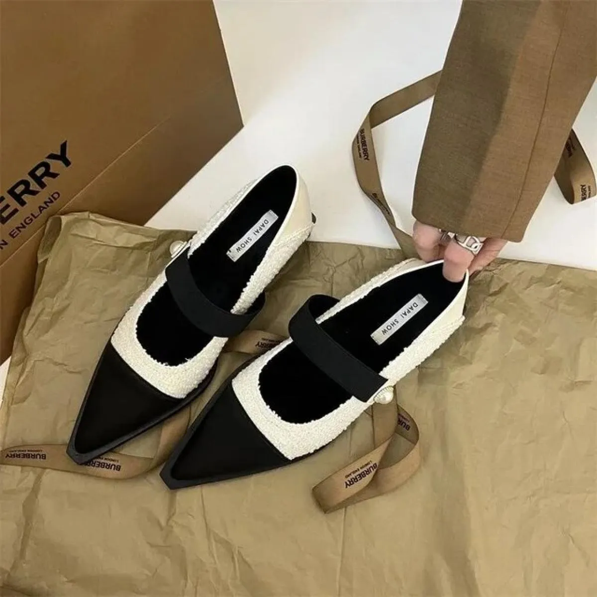 Moda tacco basso nuove 2024 primavera rete rossa scarpe singole pantofole tacco basso scarpe da donna scarpe da viaggio scarpe d