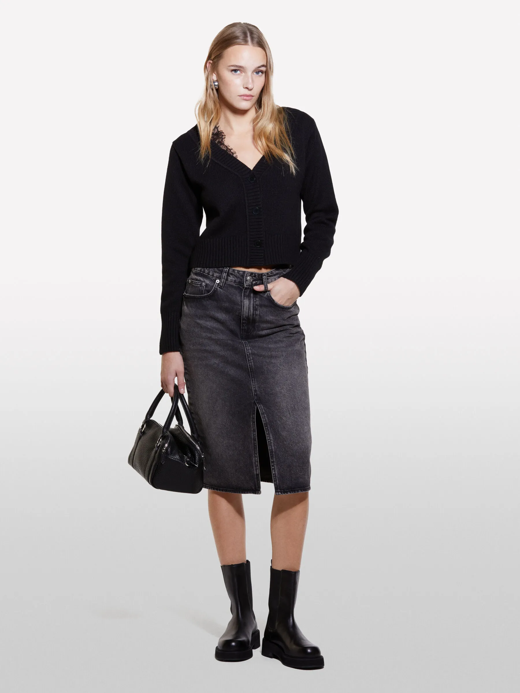 Nuovi arrivi      Cardigan nero con pizzo