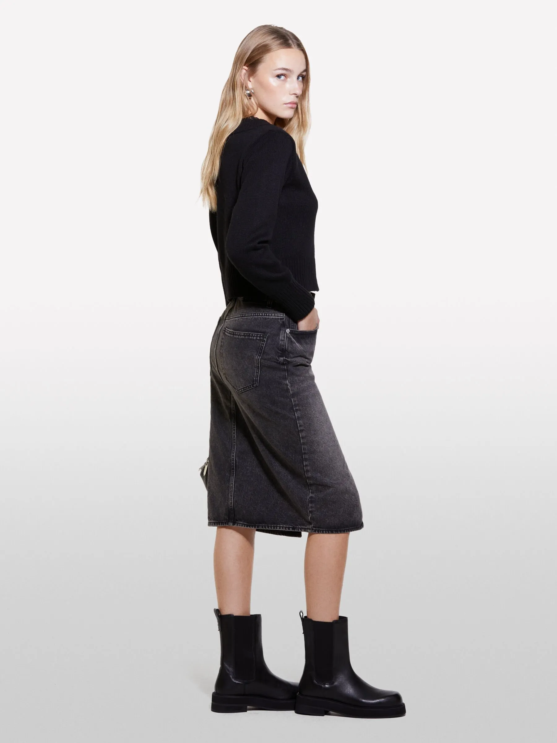 Nuovi arrivi      Cardigan nero con pizzo