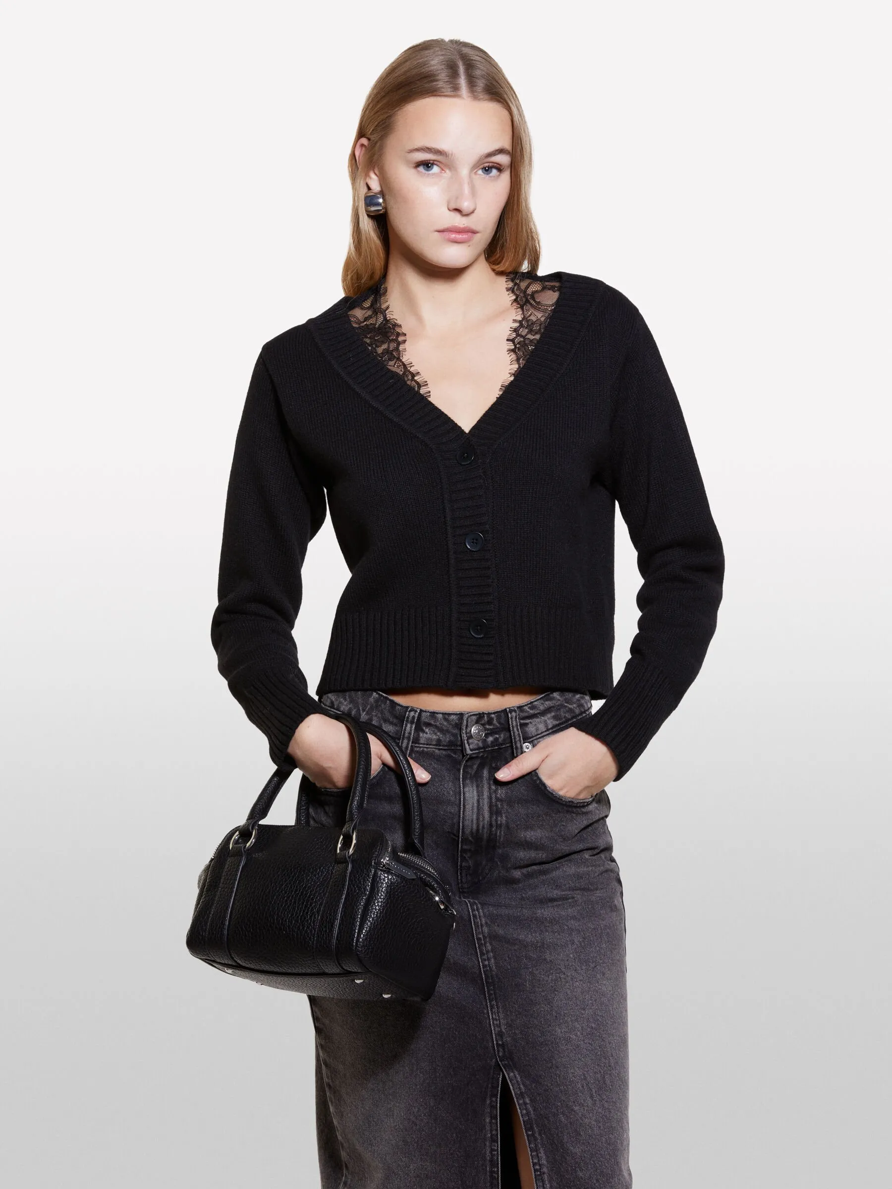 Nuovi arrivi      Cardigan nero con pizzo