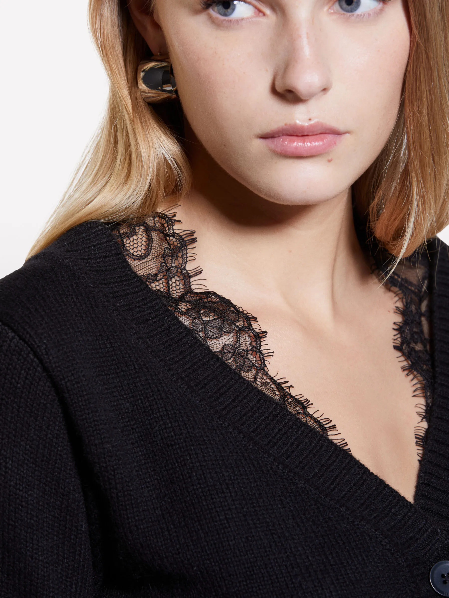 Nuovi arrivi      Cardigan nero con pizzo