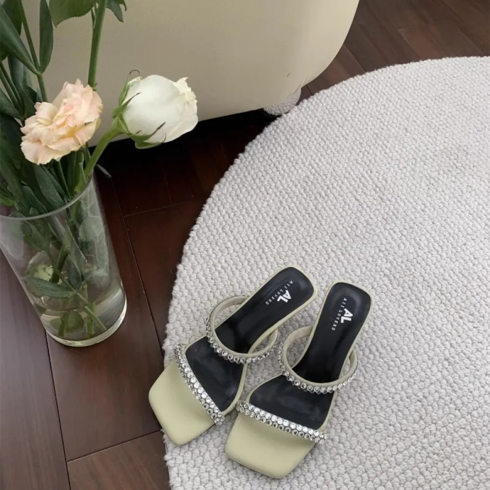 Pantofole francesi con tacco sottile e temperamento, scarpe da fata, 2024, nuova estate, abbigliamento esterno, scarpe col tacco