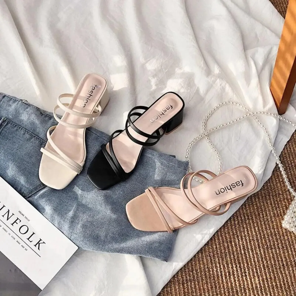 Sandali da donna Tacchi quadrati da donna Eleganti pantofole estive All'esterno Ciabatte femminili in pelle intrecciate 2023 Mod