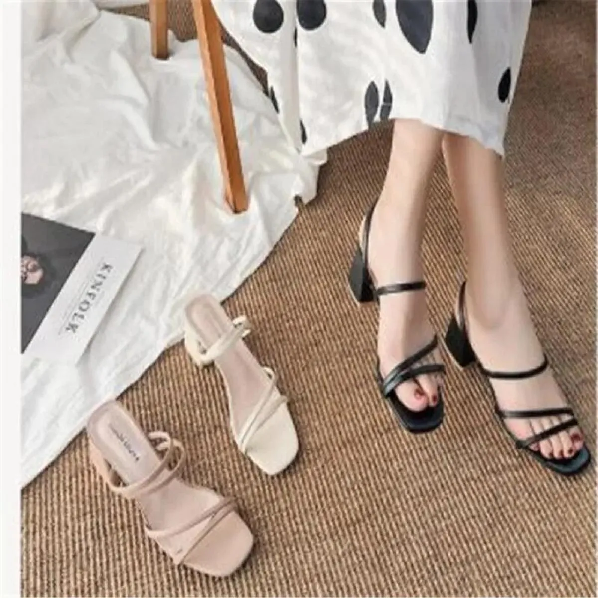 Sandali da donna Tacchi quadrati da donna Eleganti pantofole estive All'esterno Ciabatte femminili in pelle intrecciate 2023 Mod