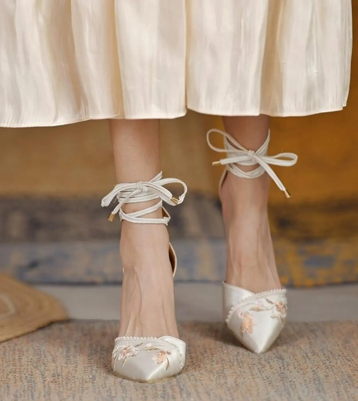 Scarpe da donna con tacco alto e tacco alto ricamato con cinturini alla caviglia taglia 43 tacchi alti