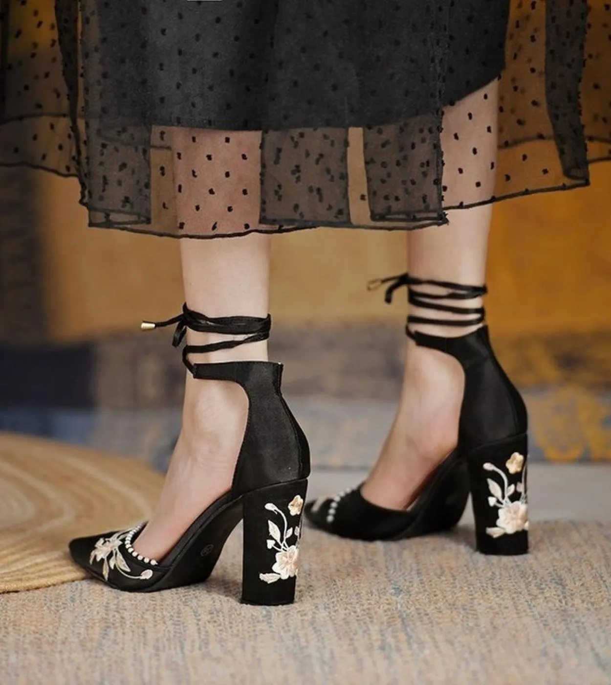Scarpe da donna con tacco alto e tacco alto ricamato con cinturini alla caviglia taglia 43 tacchi alti
