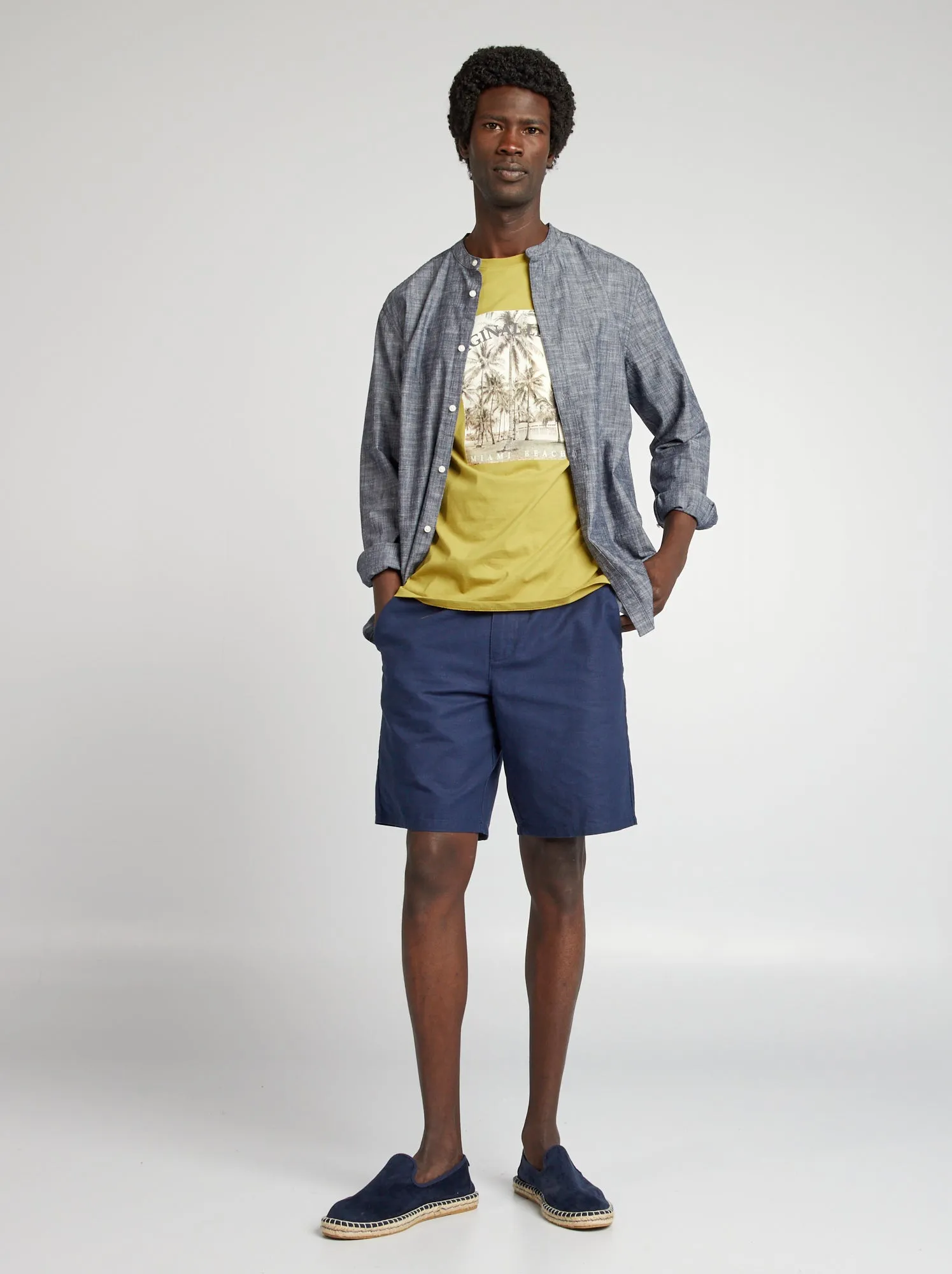 T-shirt stampata a maniche corte - KAKI