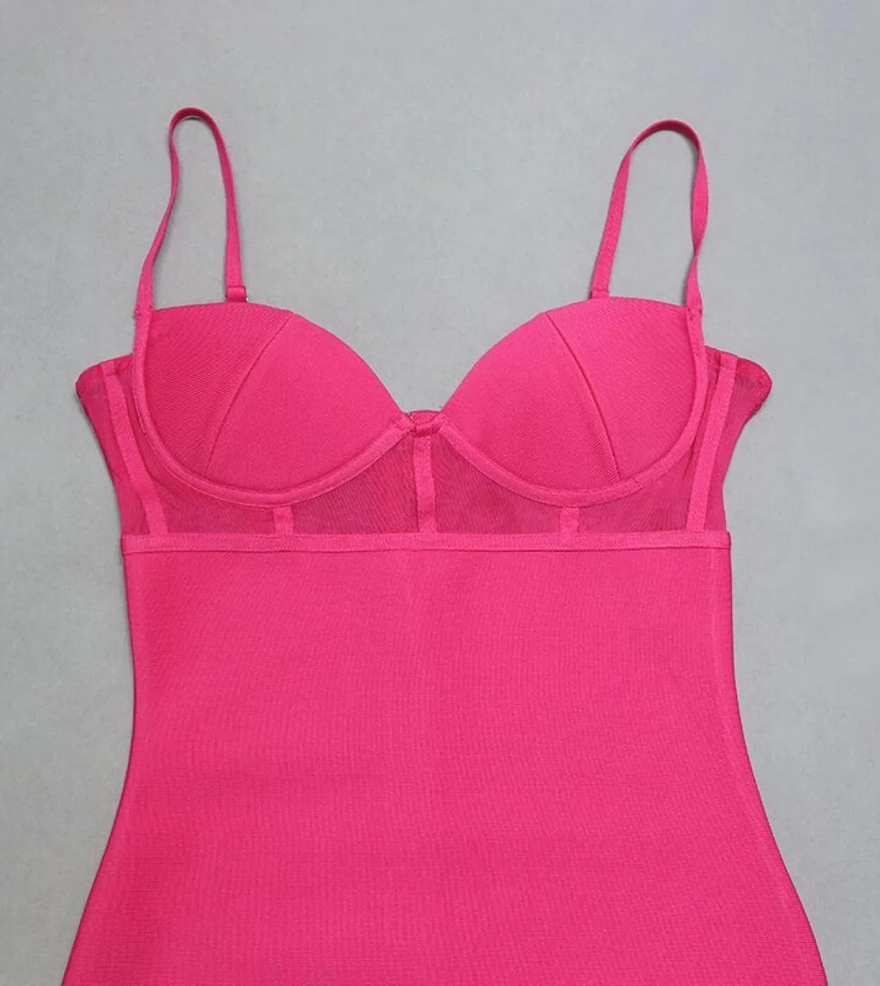 Vestito dalla fasciatura di Hashupha Nuovi arrivi Abiti a metà puntini spaccati senza maniche aderenti eleganti da sera per cele